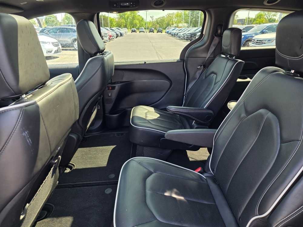 Used 2026 Bright White Clearcoat Chrysler Limited image 4