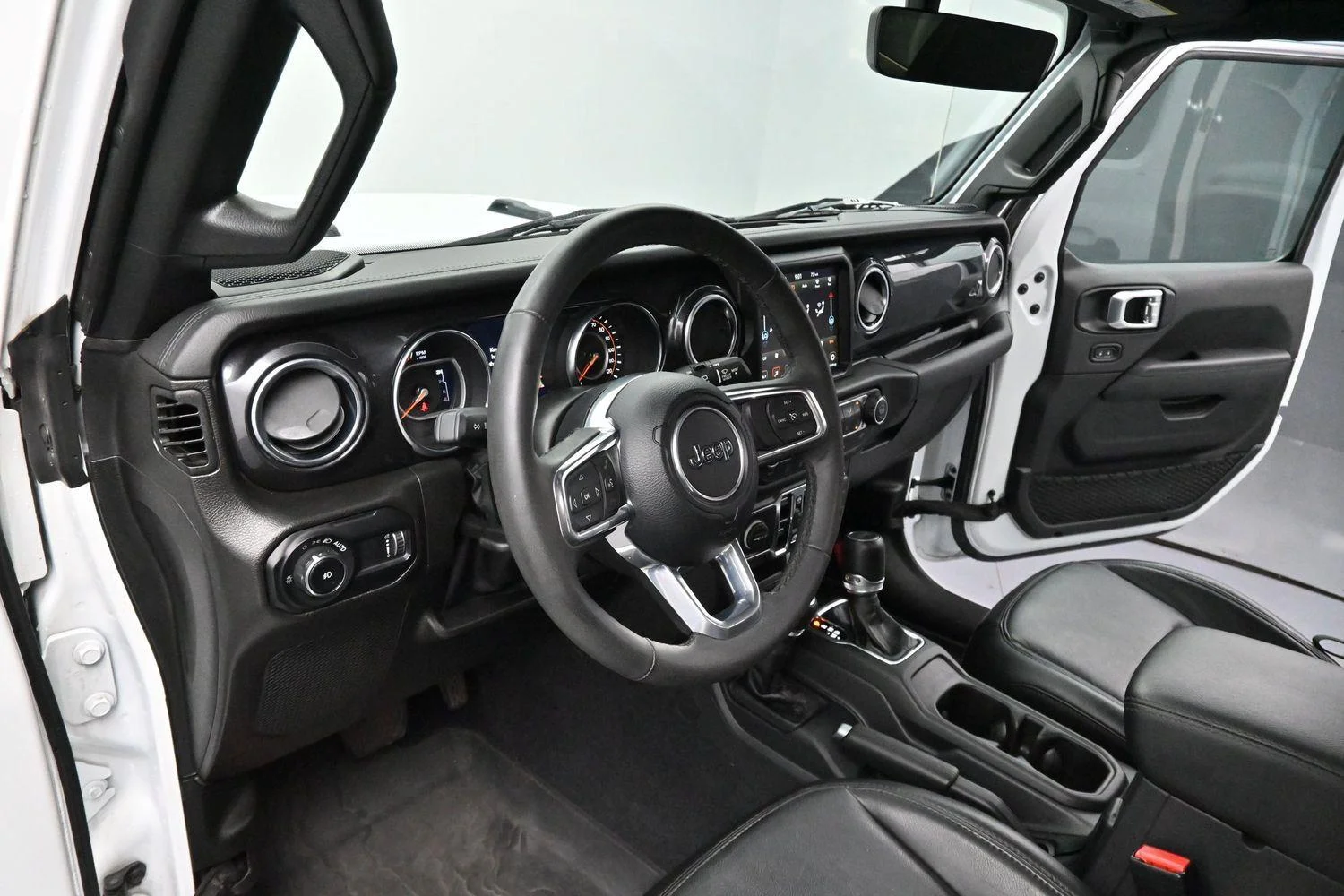 Used 2023 White Jeep Sahara Altitude image 13