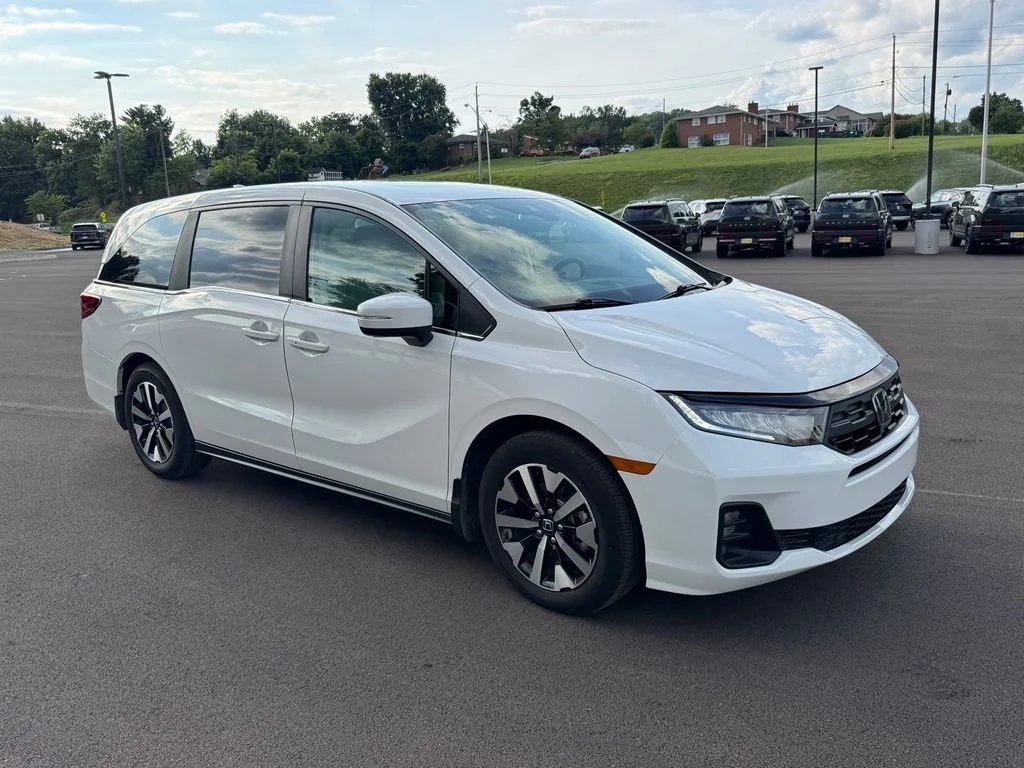 Used 2025 White Honda EX-L image 2