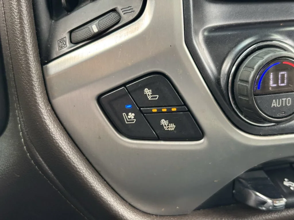 Used 2017 WHITE FROST TRICOAT GMC SLT image 31