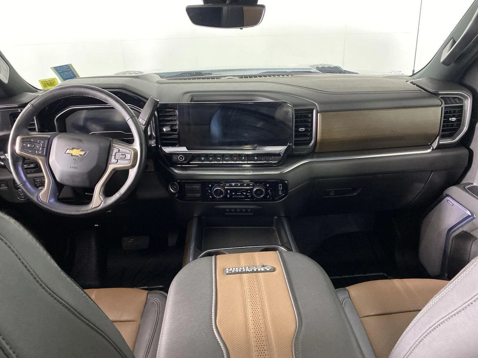 Used 2024 Iridescent Pearl Tricoat Chevrolet High Country image 27