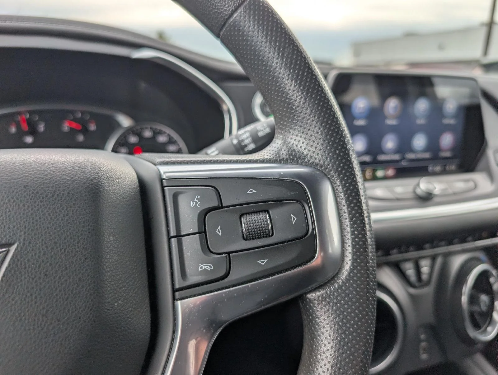 Used 2021 Silver Ice Metallic Chevrolet LT image 13