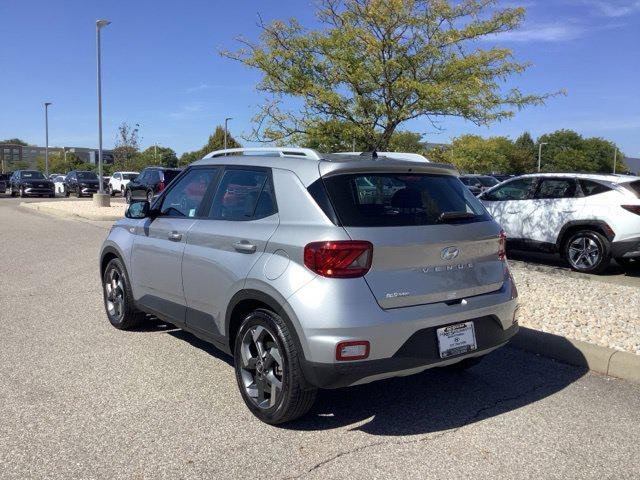 New 2026 Shimmering Silver Hyundai SEL image 7