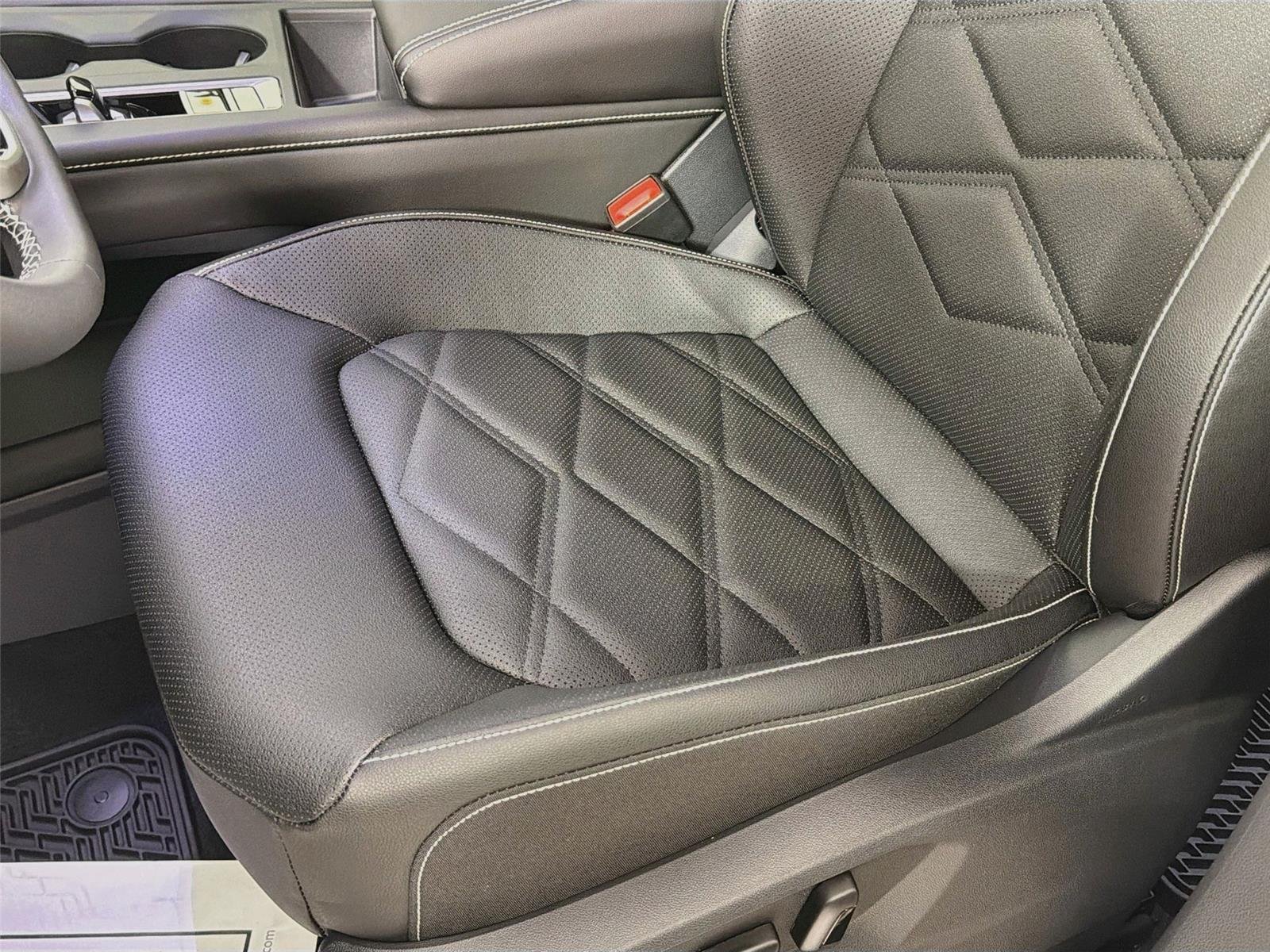 New 2026 opal white pearl Volkswagen 2.0T SE image 18