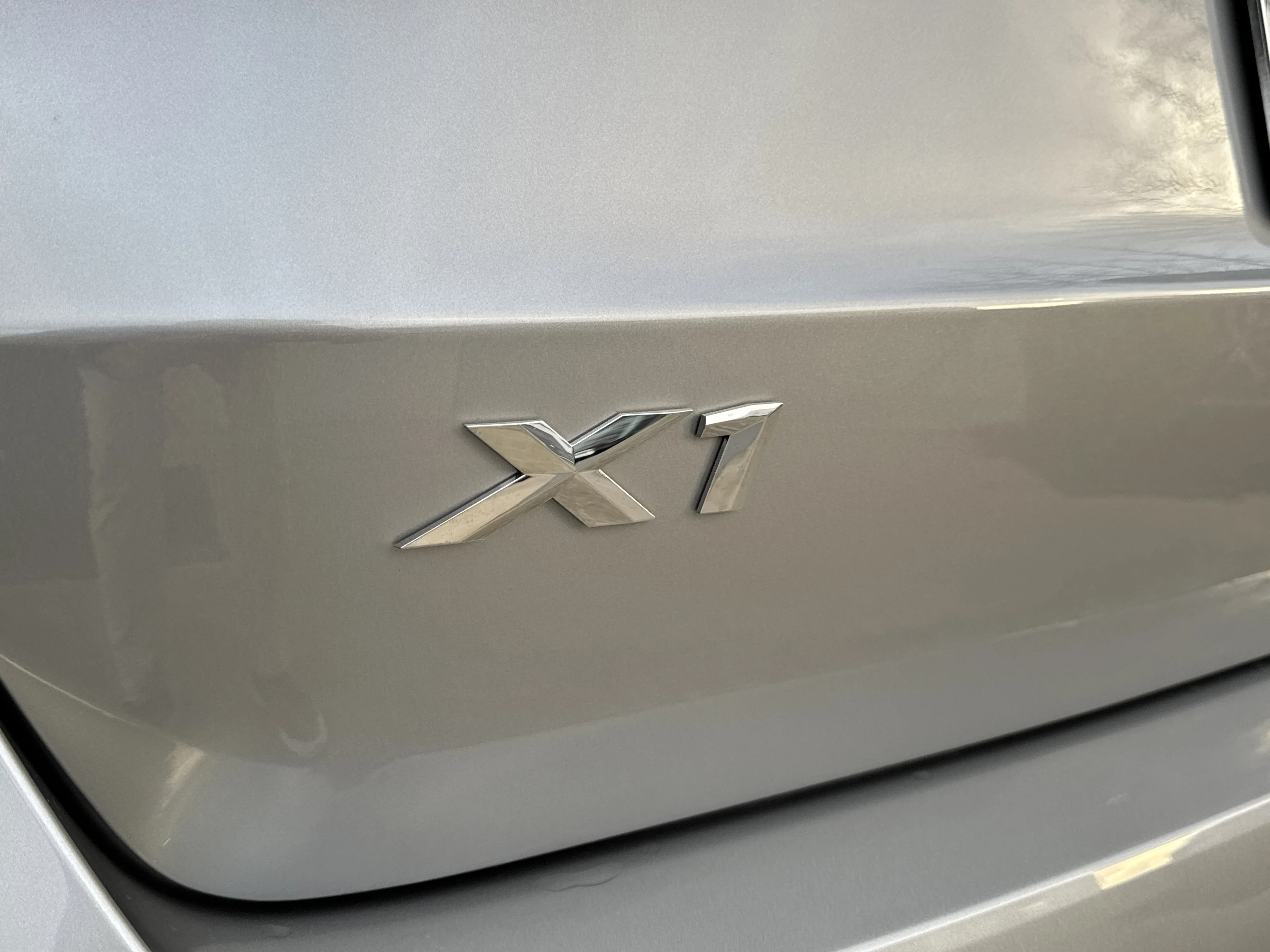 Used 2026 Space Silver Metallic BMW xDrive28i image 8