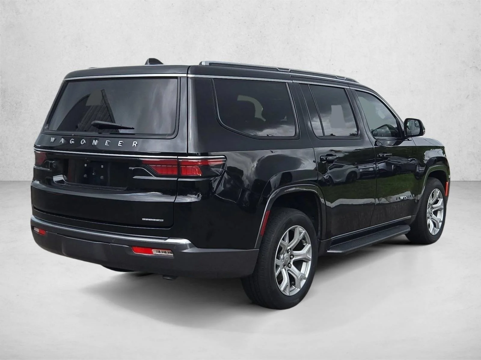 Used 2022 Diamond Black Crystal Pearlcoat Jeep Series II image 5