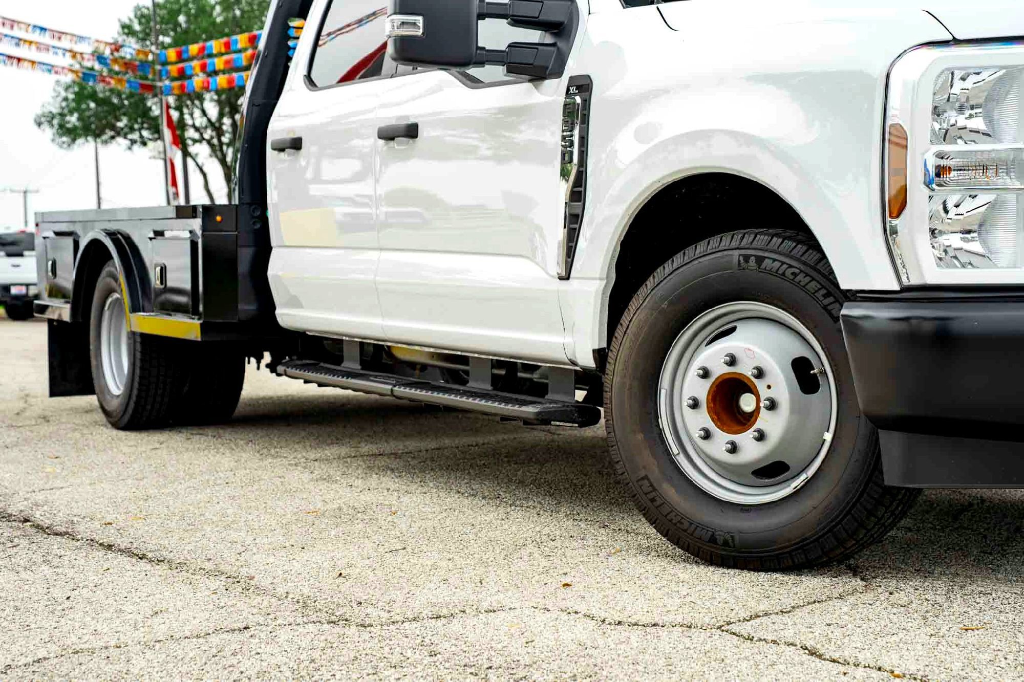 New 2026 Oxford White Ford XL image 2