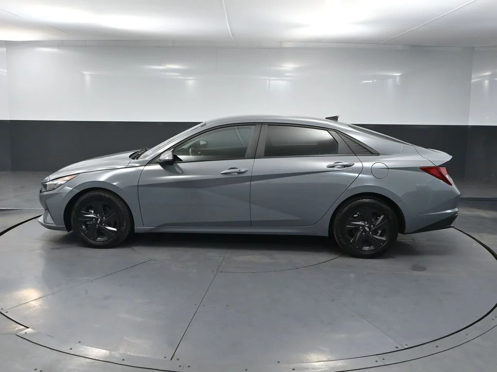 Used 2021 Gray Hyundai SEL image 9