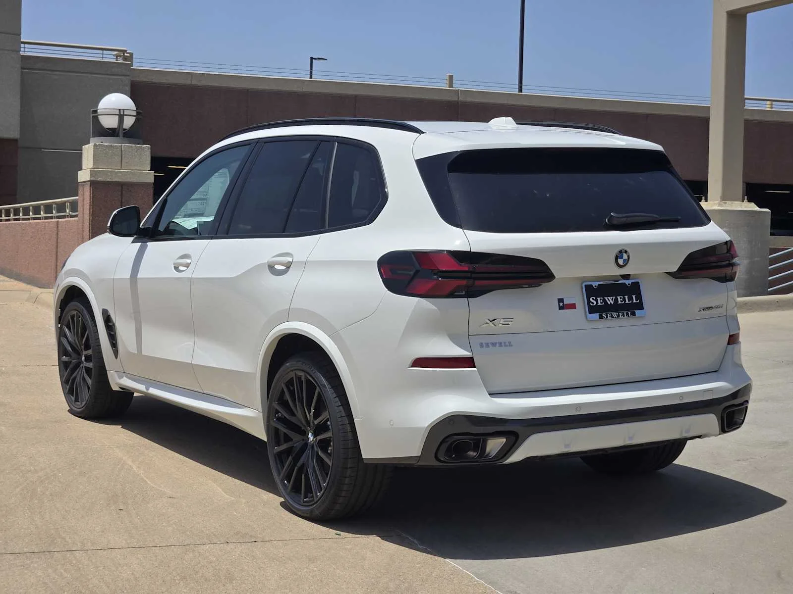 New 2026 Alpine White BMW xDrive40i image 3