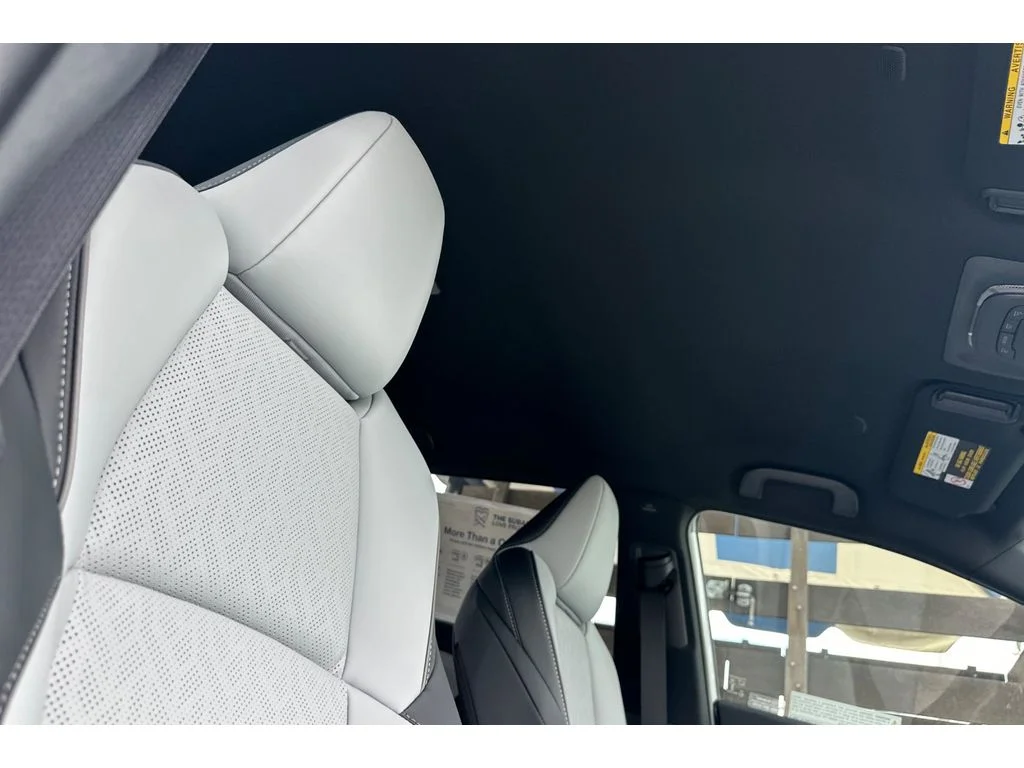 New 2026 CRYSTAL WHITE PEARL Subaru Limited image 17
