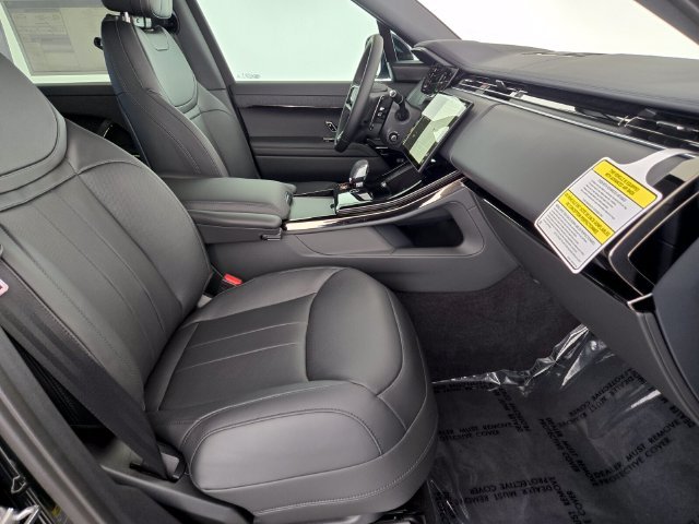 New 2026 Santorini Black Land Rover Dynamic SE image 3