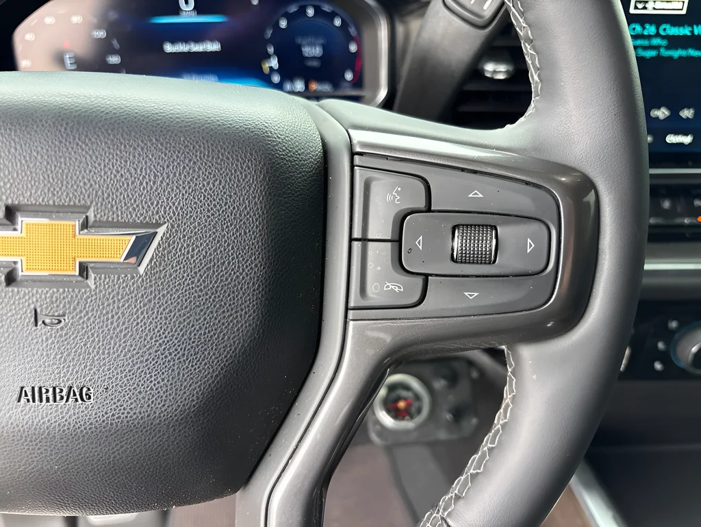 Used 2025 Pearl Chevrolet High Country image 8