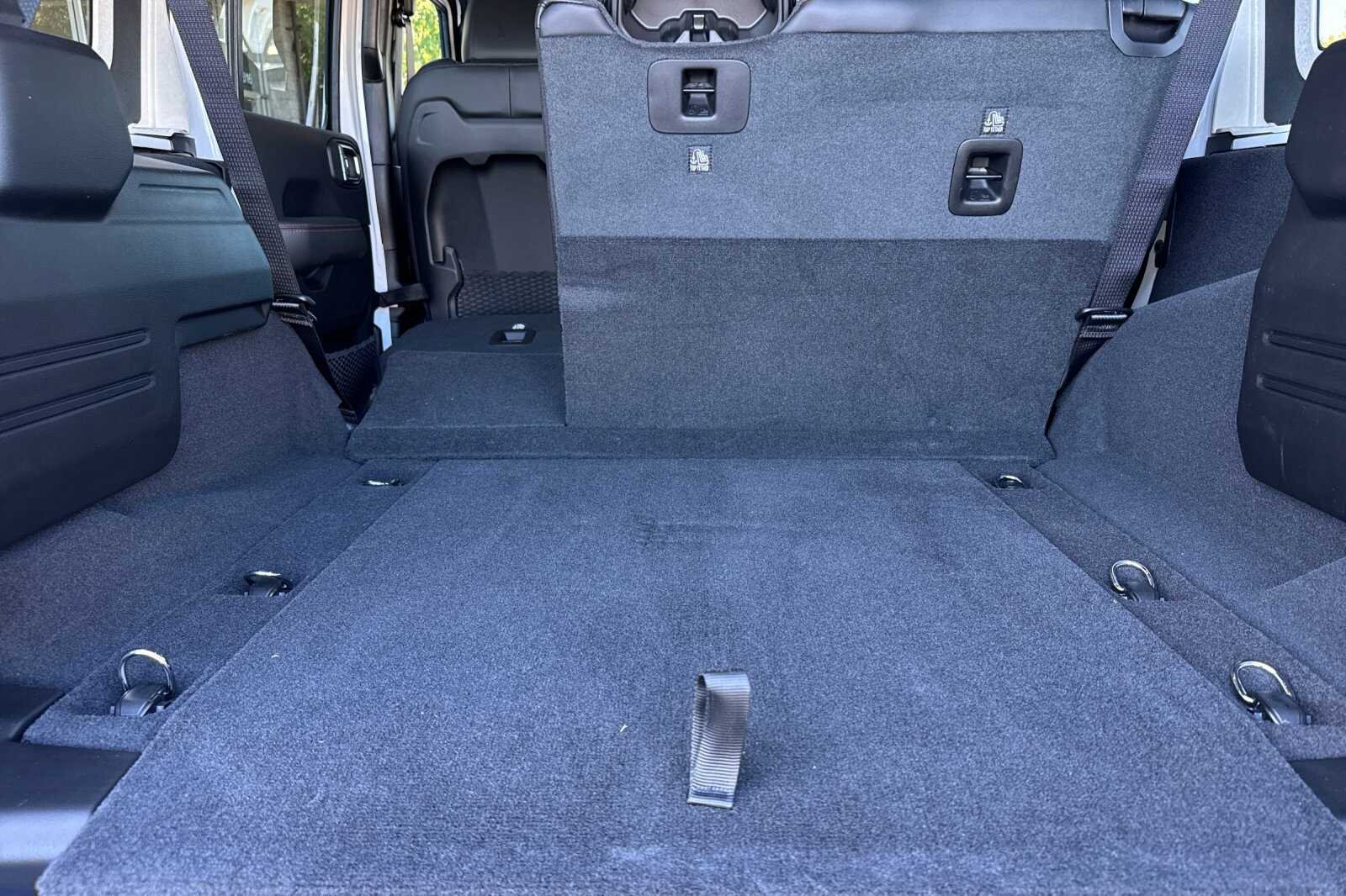 New 2026 Bright White Clearcoat Jeep Rubicon image 15