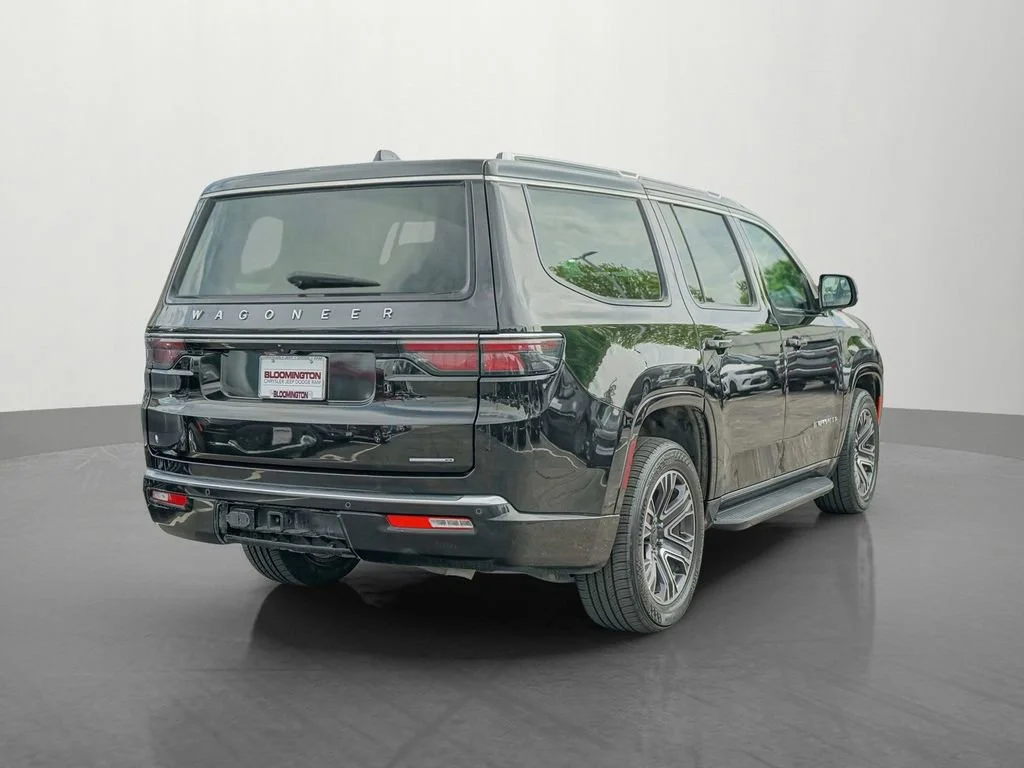 Used 2024 Diamond Black Crystal Pearlcoat Jeep Series II image 8