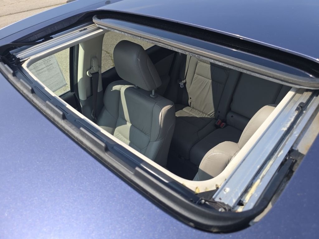 Used 2012 Twilight Blue Metallic Honda EX-L image 3
