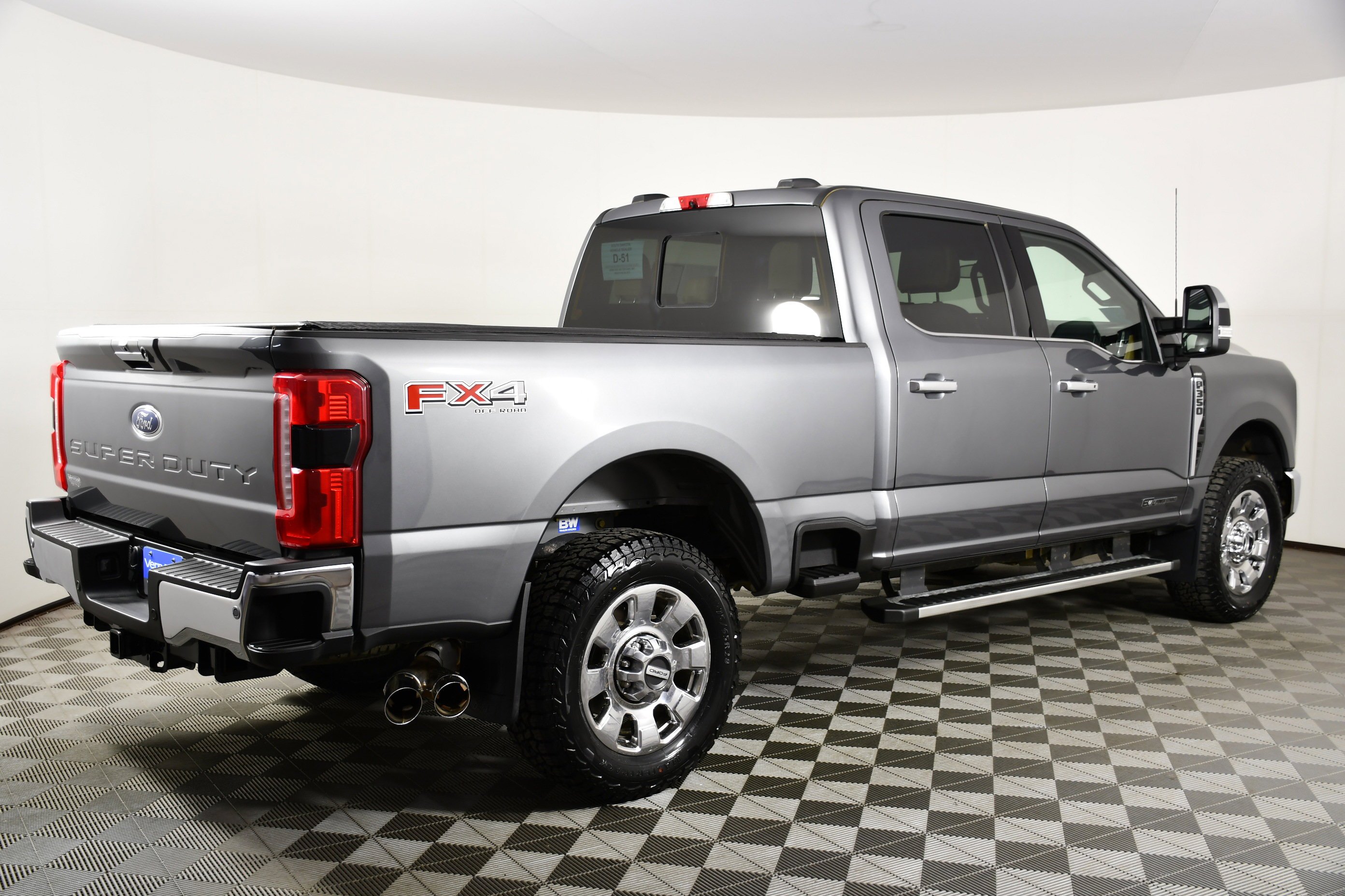 Used 2024 Gray Metallic Ford LARIAT image 6