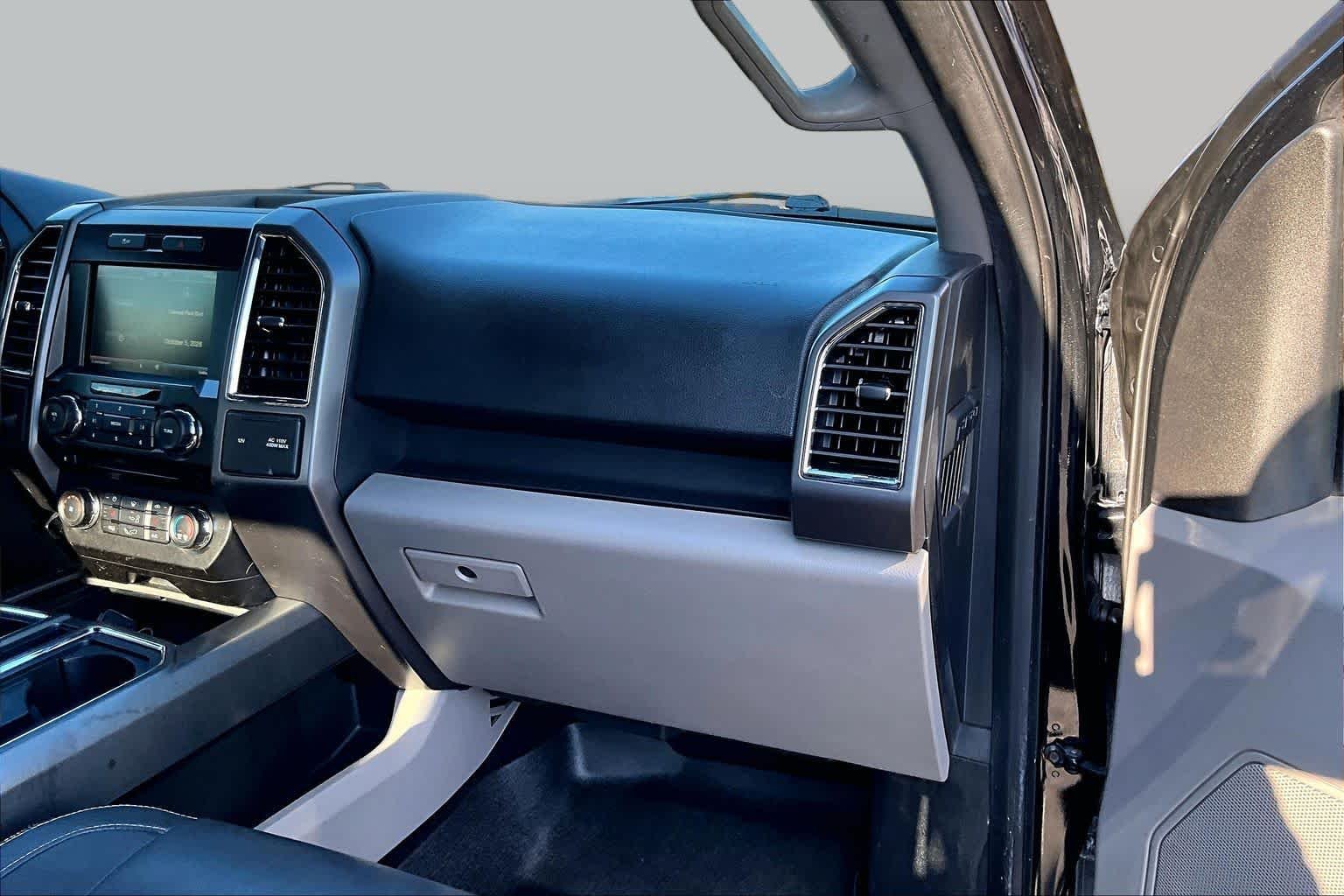 Used 2015 Tuxedo Black Metallic Ford XLT image 18