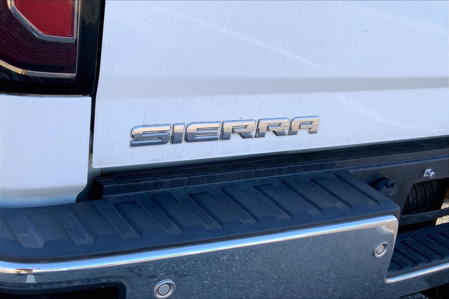 Used 2018 Summit White GMC SLT image 30