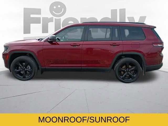 Used 2023 Red Jeep Altitude image 8