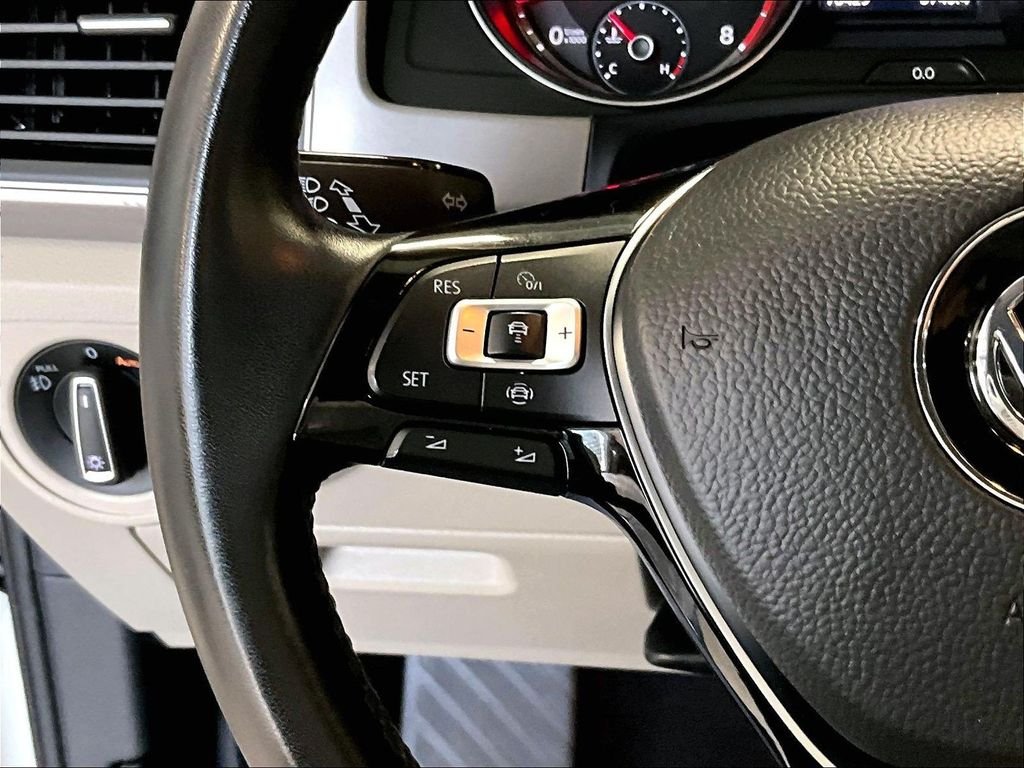 Used 2019 White Volkswagen 3.6L V6 SE image 24