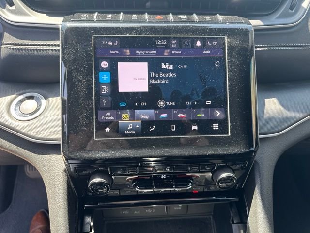 Used 2023 Silver Jeep Altitude image 4