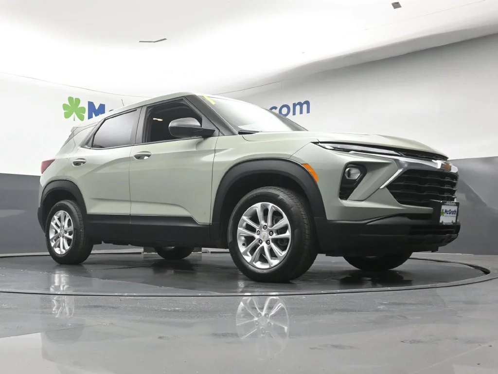 Used 2025 Green Chevrolet LS image 25