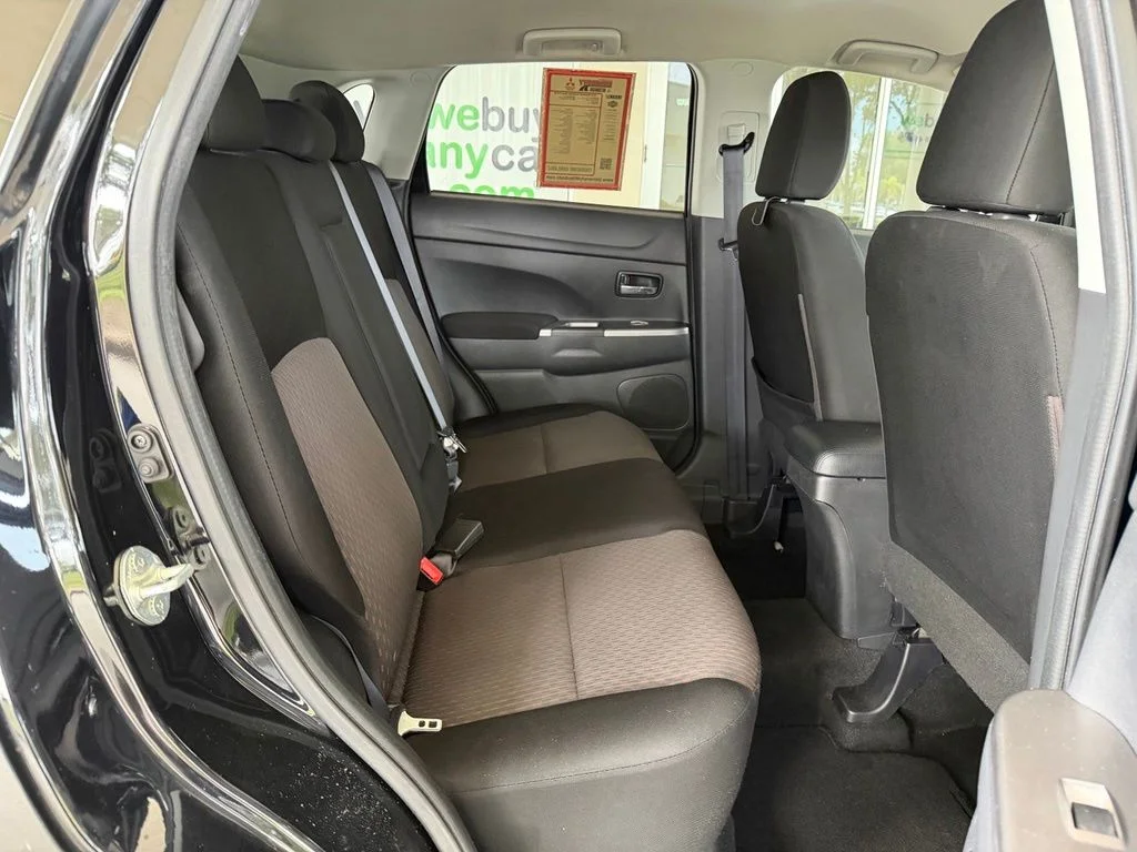 Used 2019 Black Mitsubishi 2.0 SE image 24