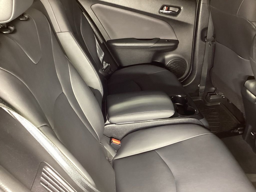 Used 2018 Silver Toyota Advanced image 5