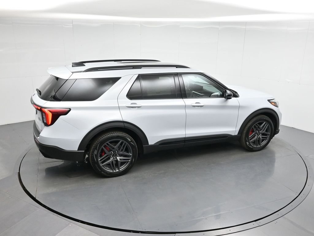 New 2026 Space White Metallic Ford ST image 38