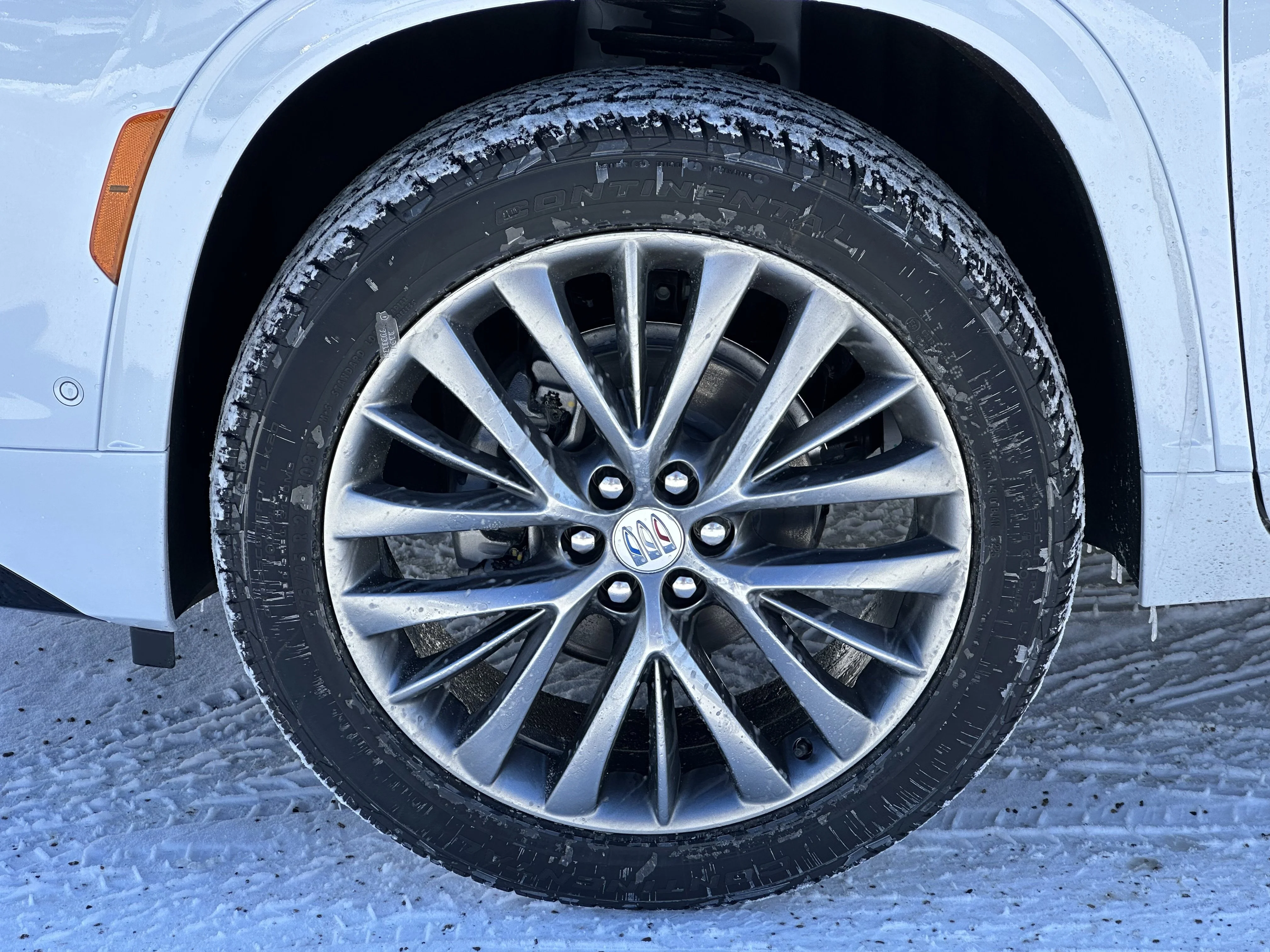 New 2026 Iridescent White Tricoat Buick Avenir image 6