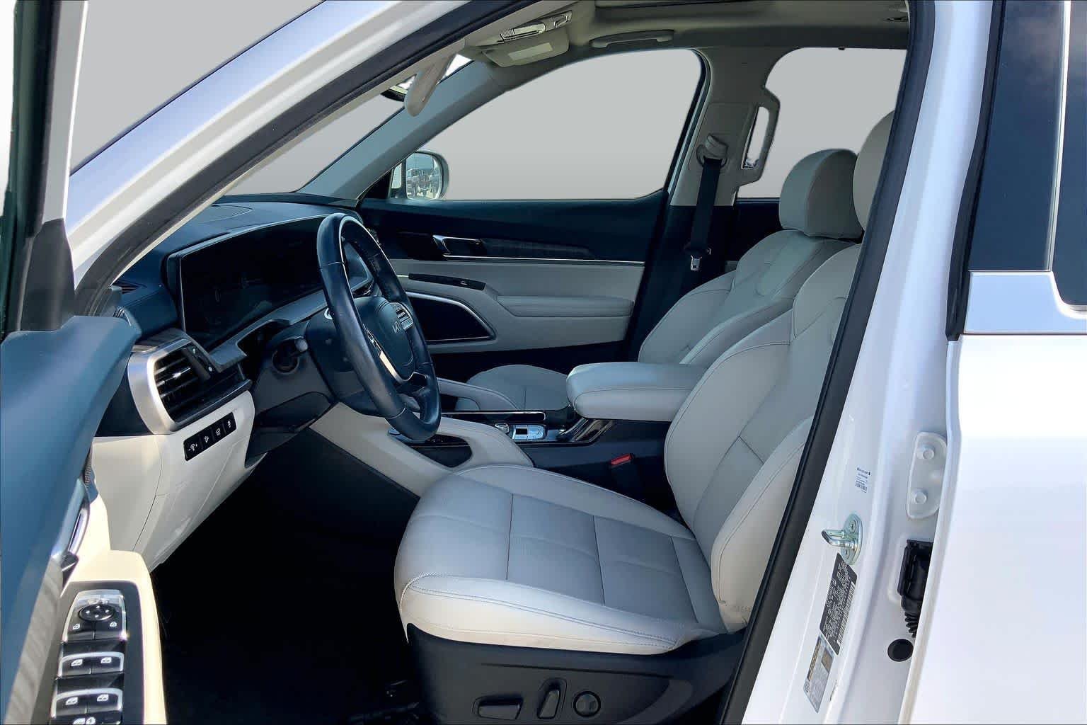 Used 2024 Glacial White Pearl Kia EX image 8