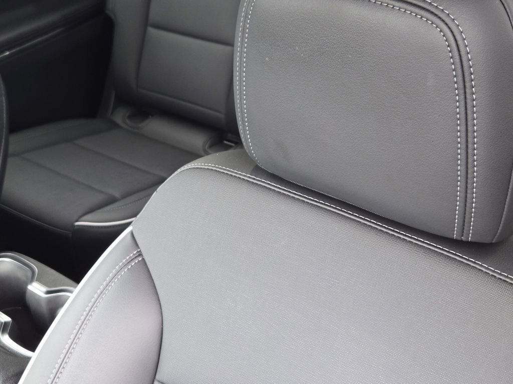 Used 2025 Summit White Buick Preferred image 10