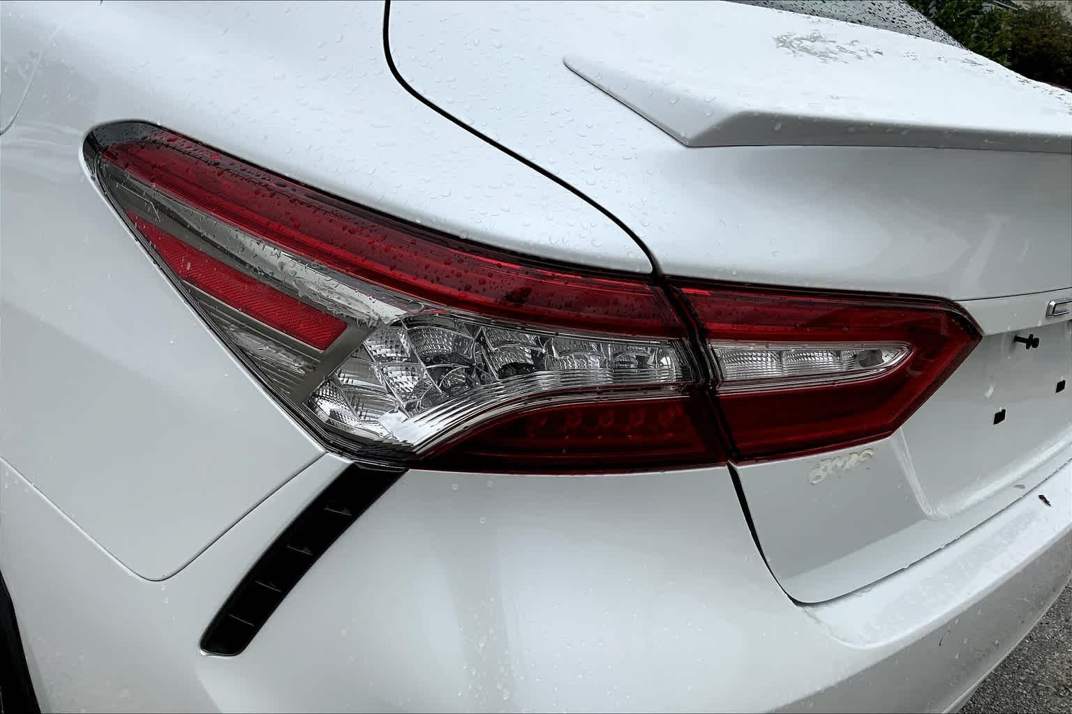 Used 2018 Wind Chill Pearl Toyota XSE V6 image 25