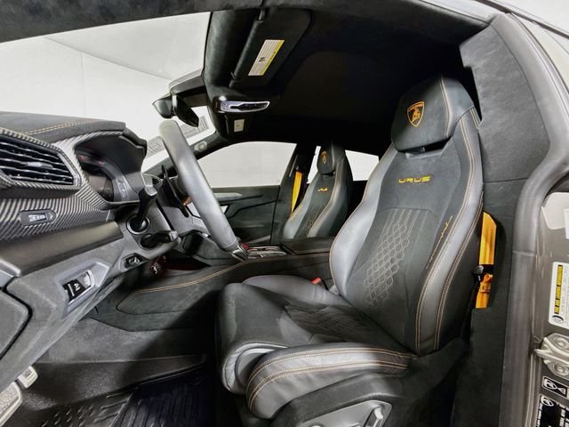 Used 2023 Gray Lamborghini Performante image 11