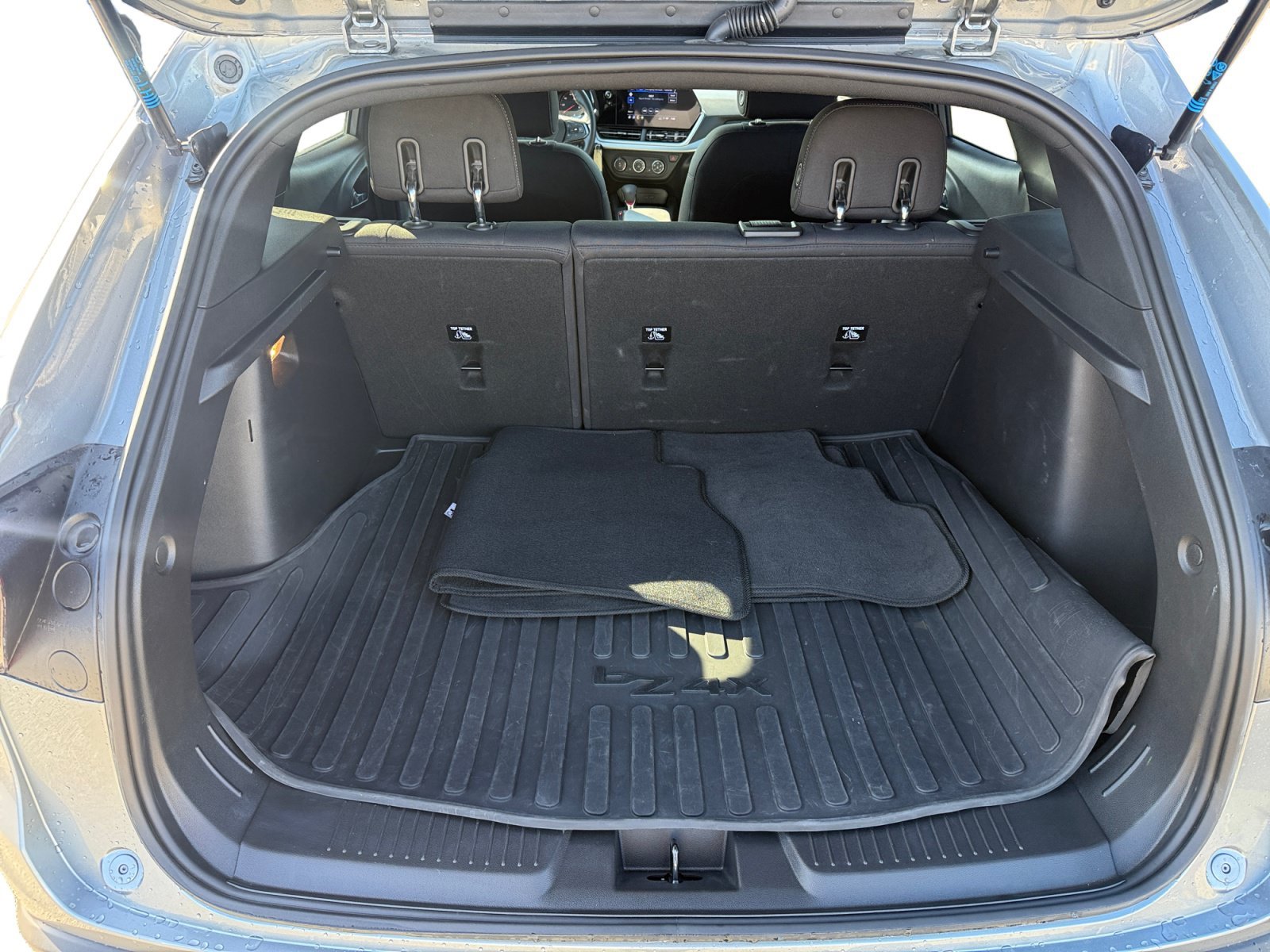Used 2025 Sterling Gray Metallic Chevrolet 1RS image 17