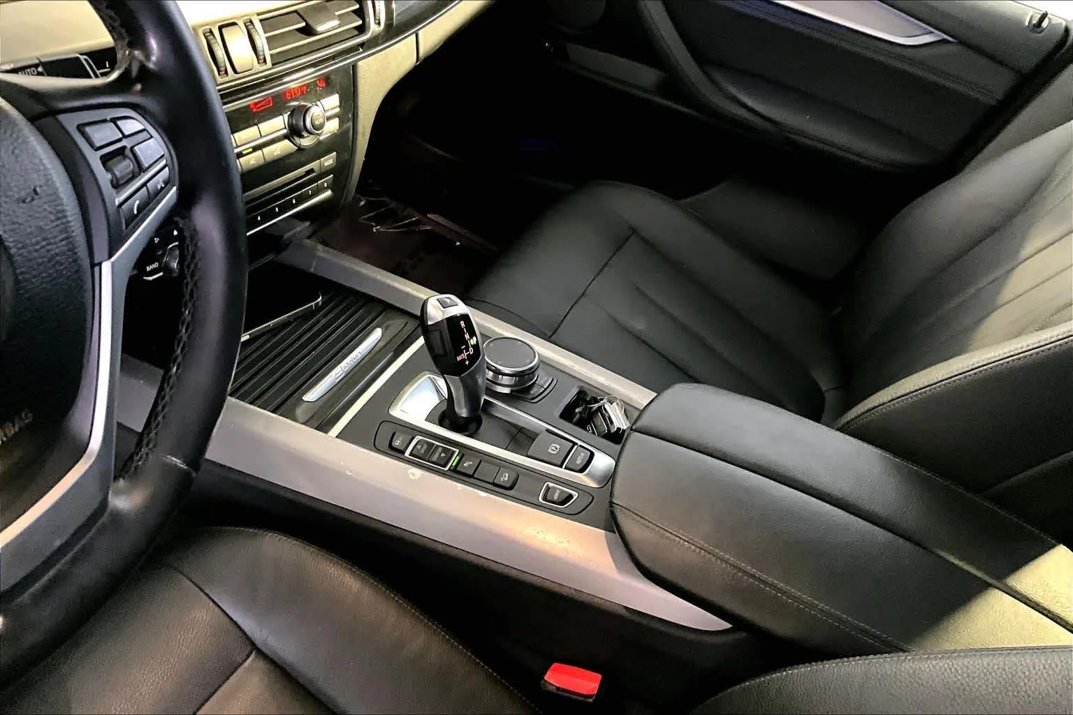 Used 2017 Dark Graphite Metallic BMW xDrive40e iPerformance image 17