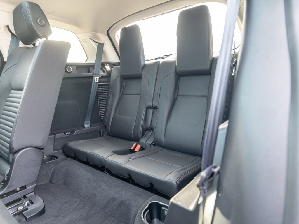 Used 2025 White Land Rover S image 36