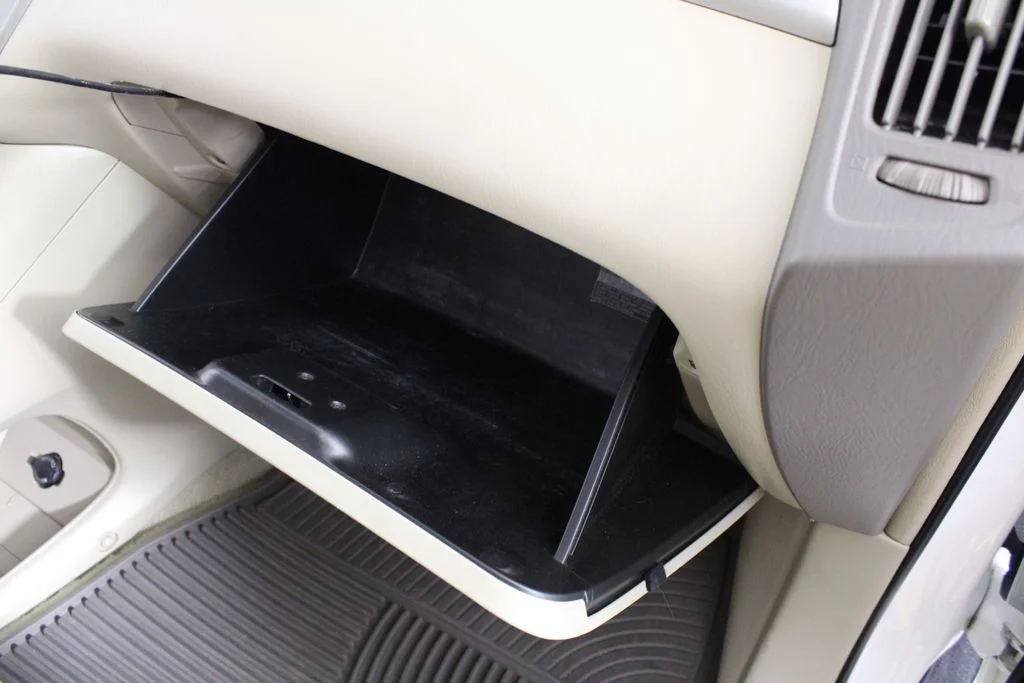 Used 2007 White Toyota V6 image 19