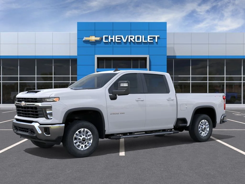 Used 2025 Summit White Chevrolet LT image 3