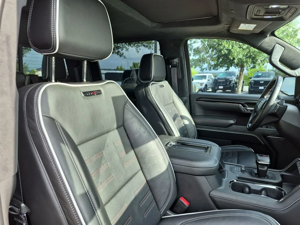 Used 2022 White GMC AT4X image 16