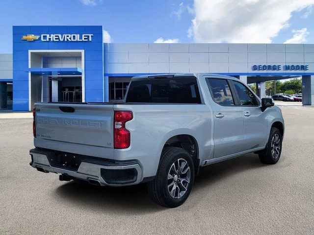 2022 Chevrolet Silverado 1500 LT - Photo 4