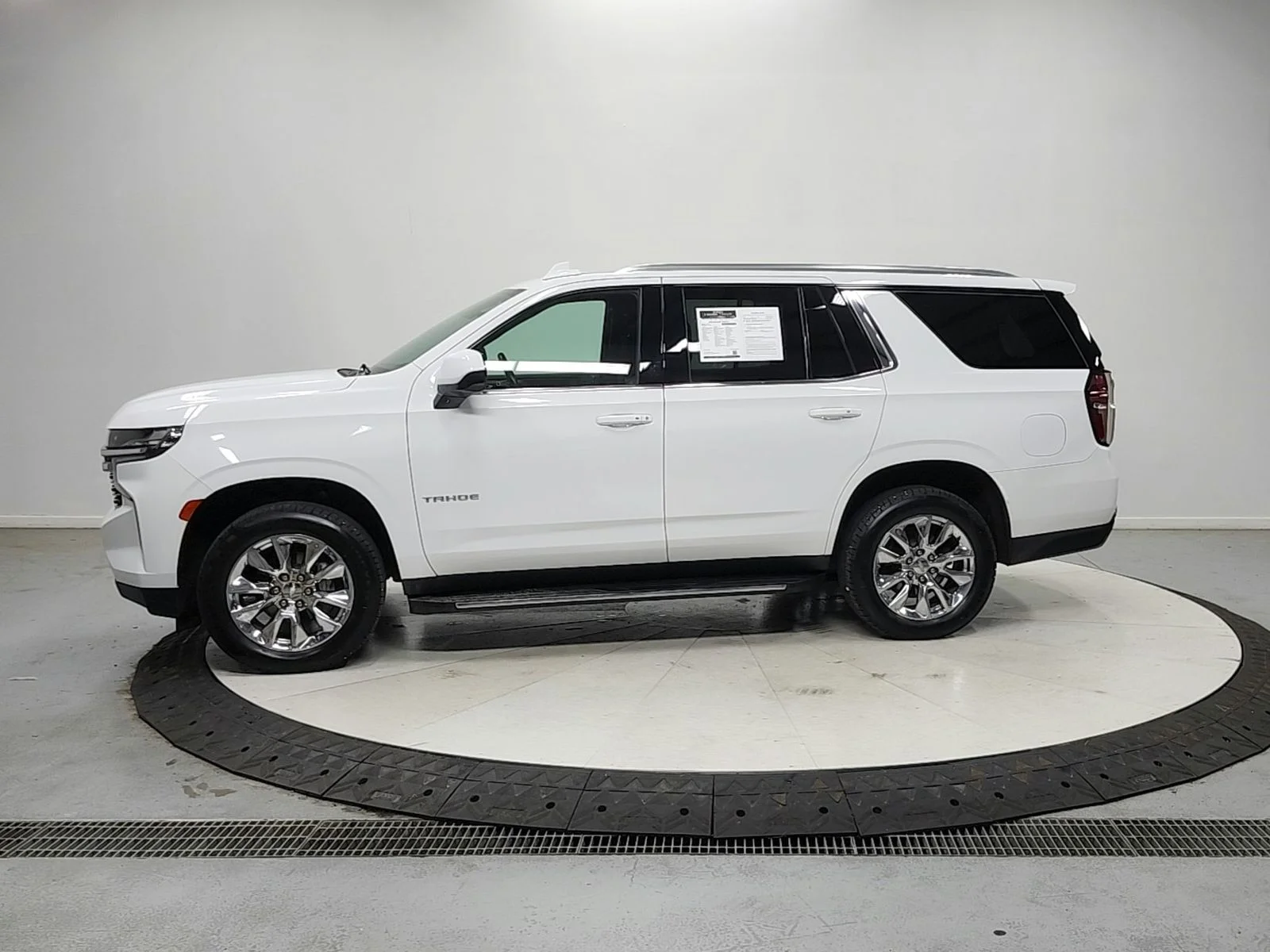Used 2021 White Chevrolet LT image 5