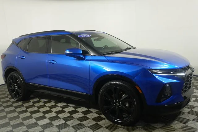 Used 2019 Kinetic Blue Metallic Chevrolet RS image 2