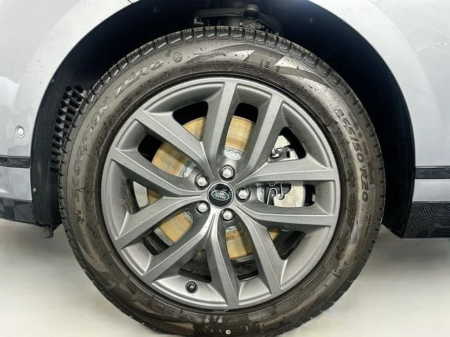 Used 2026  Land Rover Dynamic SE image 31