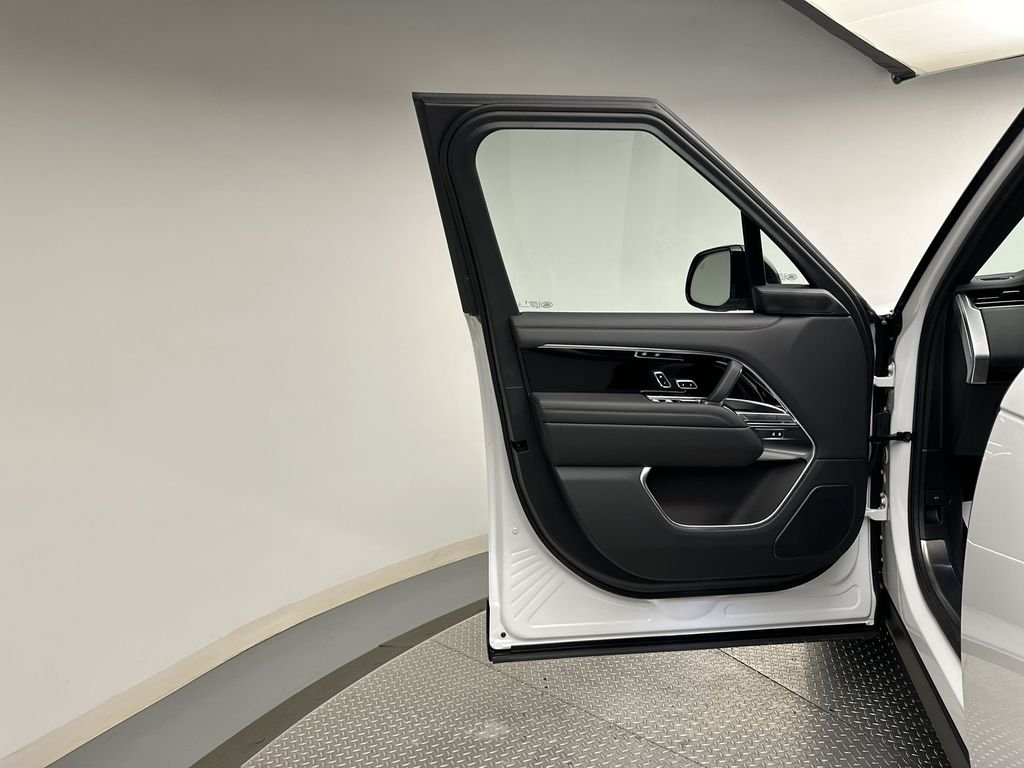 Used 2024 Fuji White Land Rover SE image 13