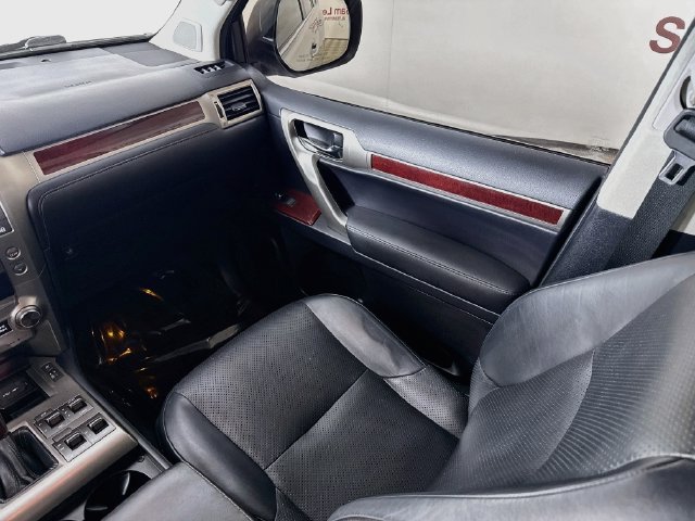 Used 2015 Silver Lexus 460 Luxury image 24