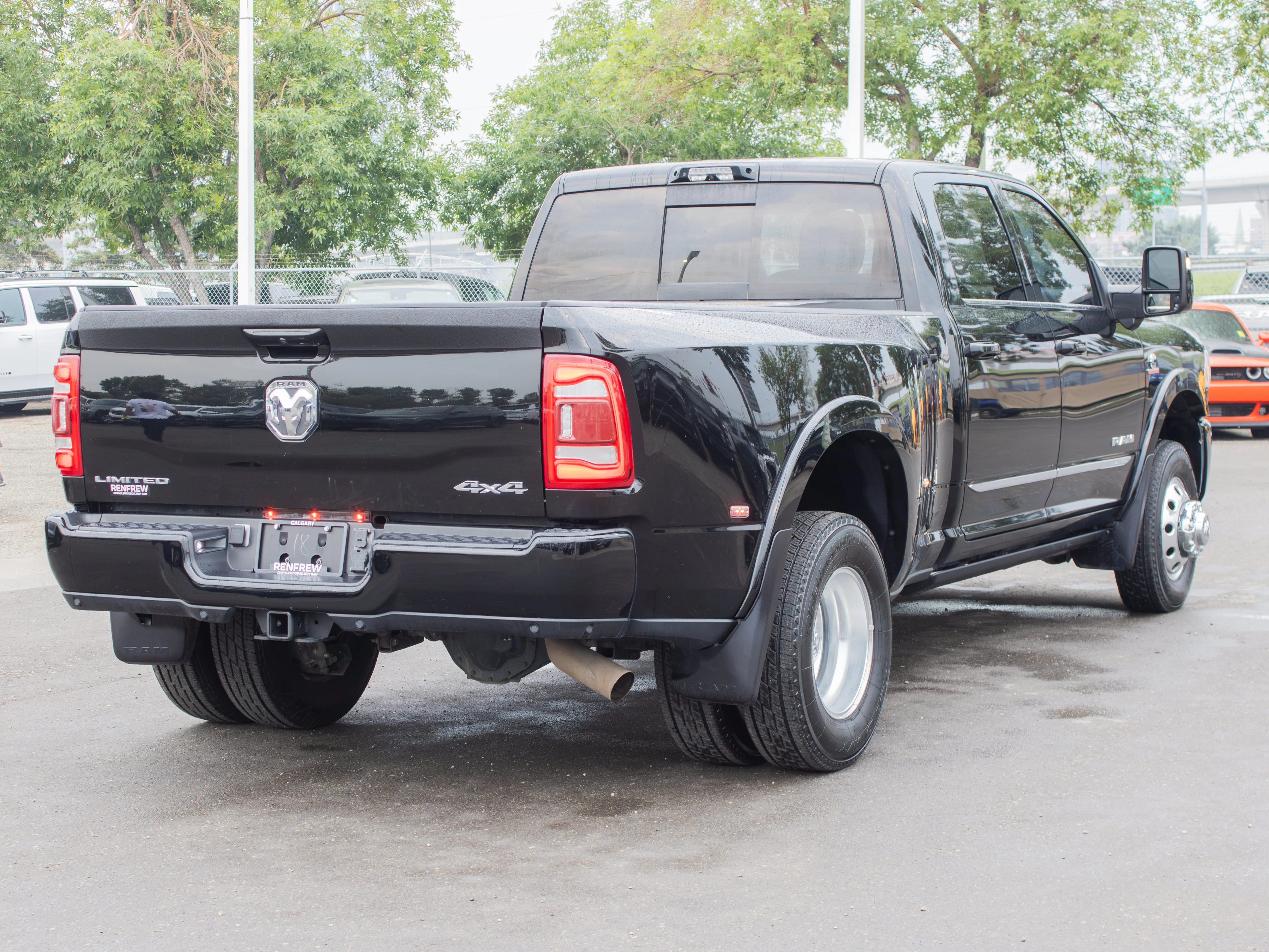 Used 2023 Black RAM Limited*Dually | 6.7L Cummins HO | 4.10 Rear Axle | 5th Wheel & Gooseneck Prep | image 18