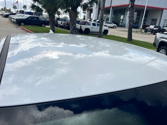 Used 2025 White Kia LX image 5