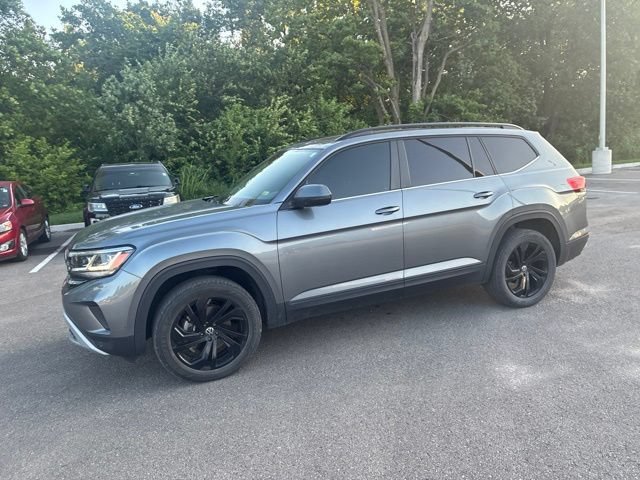 Used 2022 Volkswagen Atlas SE w/Tech with VIN 1V2JP2CA2NC529390 for sale in Kansas City