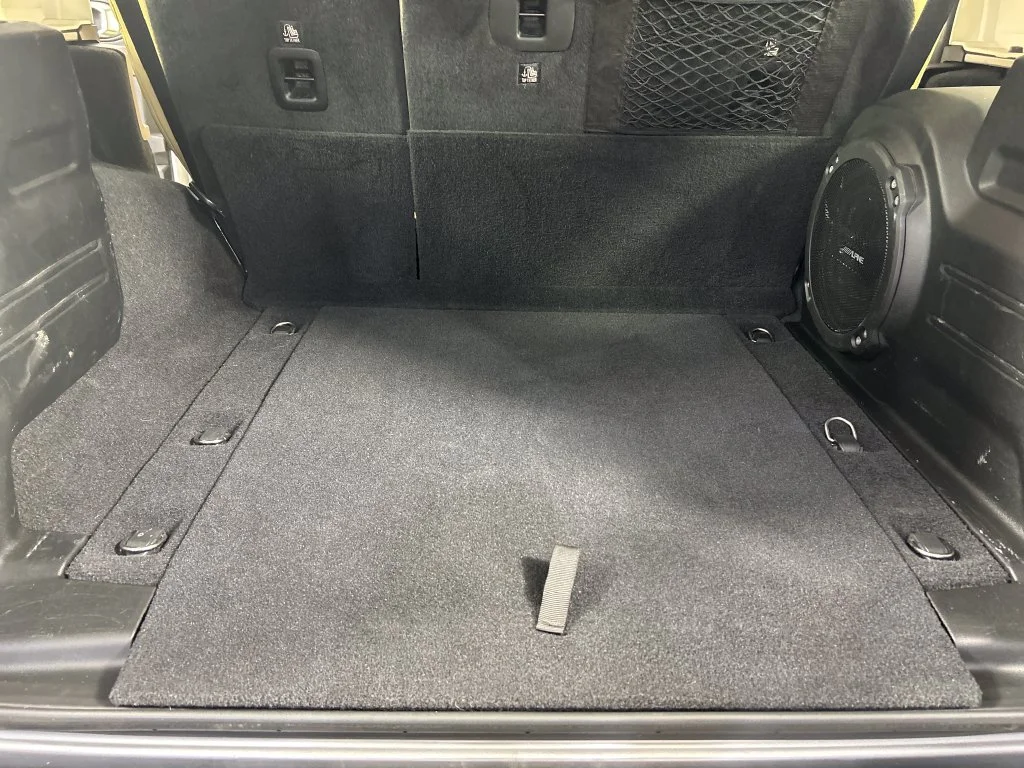 Used 2018 Silver Jeep Unlimited Sahara image 20